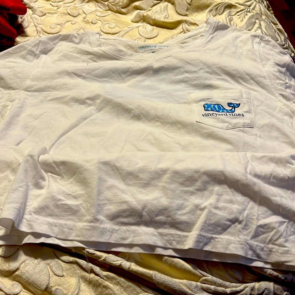 Vineyard vines tee